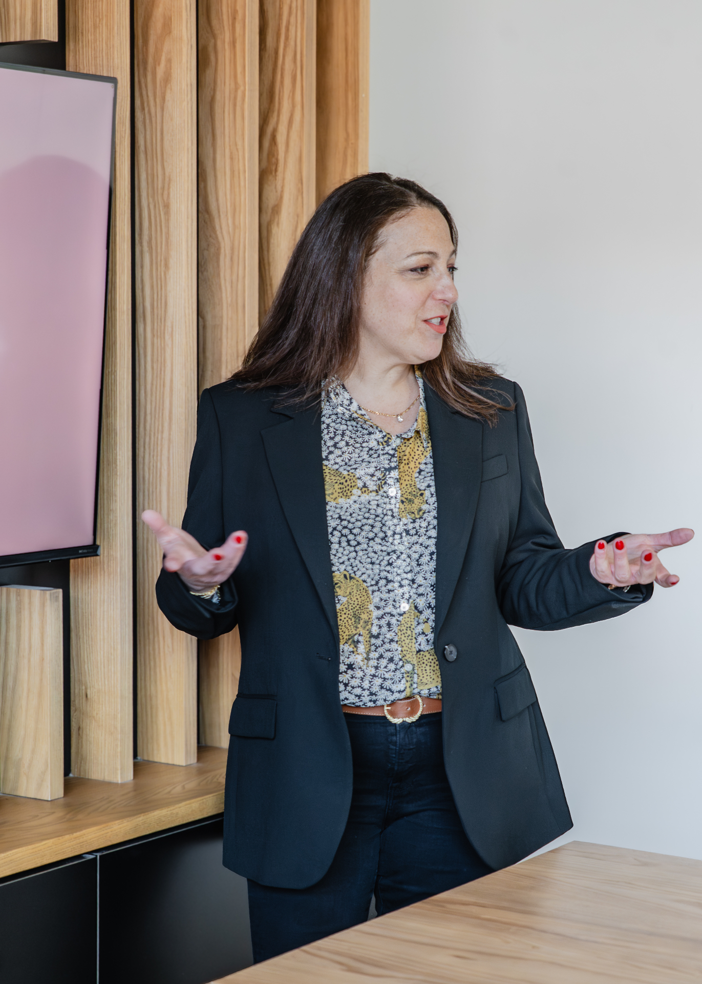 Hannah Cohen facilitating a resilience workshop in a modern room